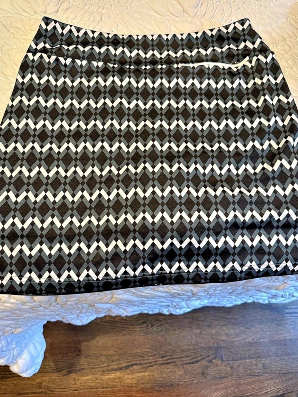 Golfini Geometric A-Line Skort in Black & White Size Medium